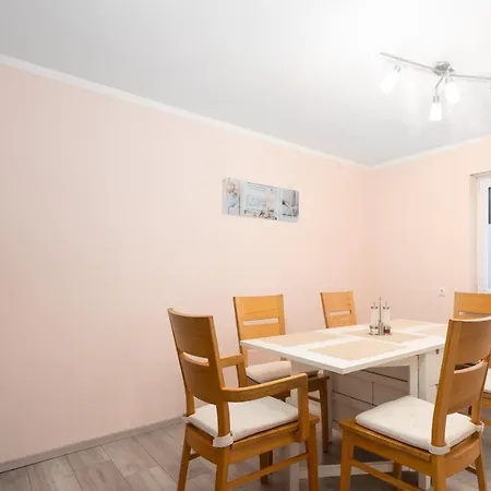 Familienfreundliche 3-zimmer-ferienwohnung Apartmán *